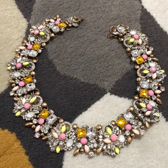 Beautiful glam Statement necklace - Picture 3 of 3